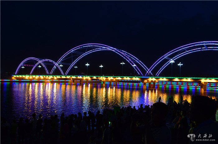 嘉峪关绚烂夜景