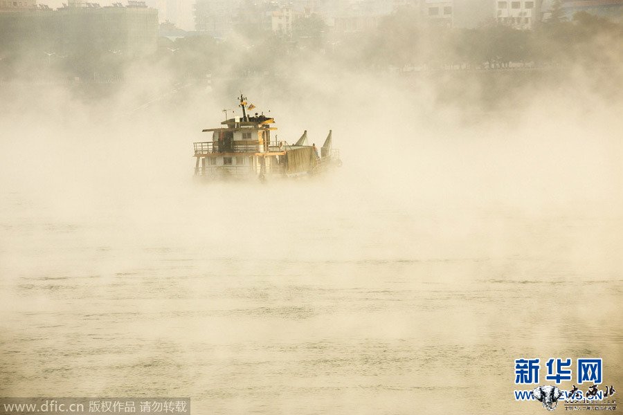 【大美中国】晨雾缭绕下的长江