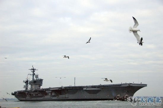 资料图：2010年1月，美国海军卡尔-文森号航母在母港诺福克。