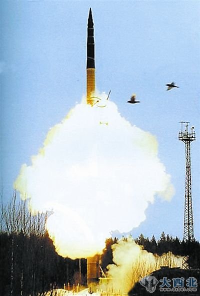俄罗斯试射“莱涅尔”新型洲际弹道导弹
