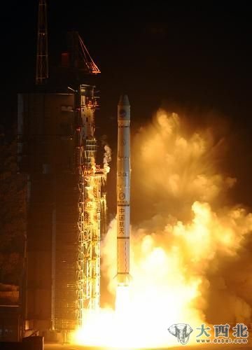资料图：2011年12月2日，载有北斗导航卫星的长征三号甲运载火箭在我国西昌卫星发射中心点火升空。