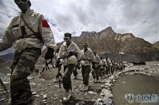 资料图：印度军队驻守在高原的山地步兵在巡逻