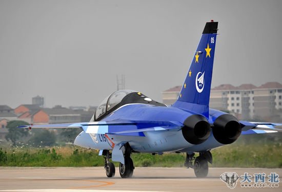 中国L-15猎鹰高级教练机使用的是乌克兰制造的发动机