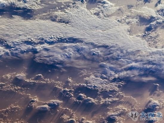 这幅南印度洋上空的云图拍摄于2007年7月23日，是利用美国宇航局“Terra”卫星上的多角度成像光谱仪拍摄而成。