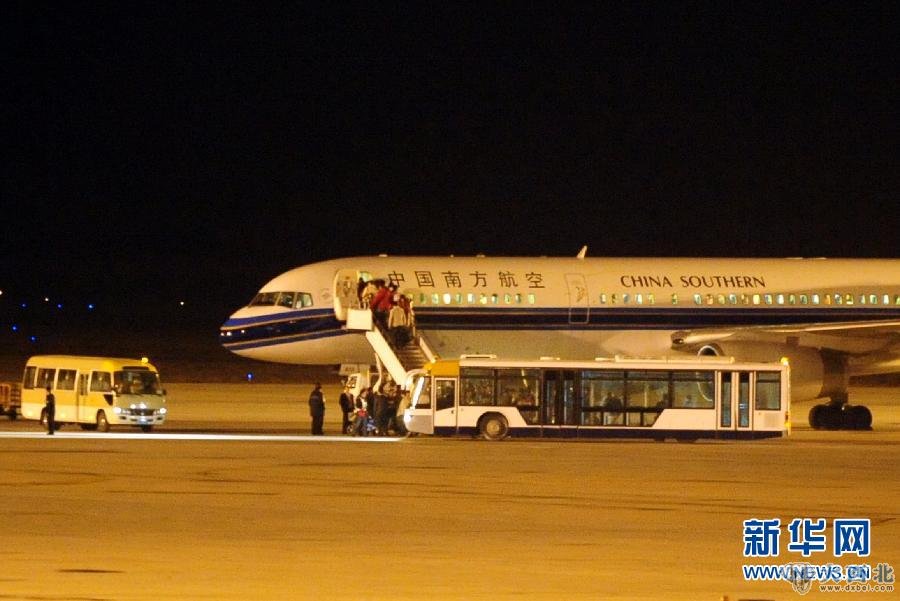 （突发事件后续）（1）备降兰州机场航班解除安全隐患重新起飞