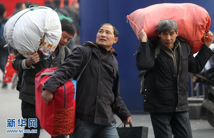 关注春运：旅途漫漫 只为团圆