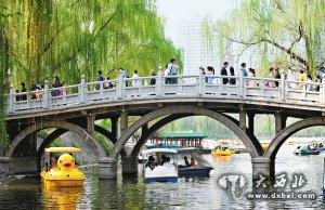 清明长假850万游客游陕西 旅游总收入37.43亿