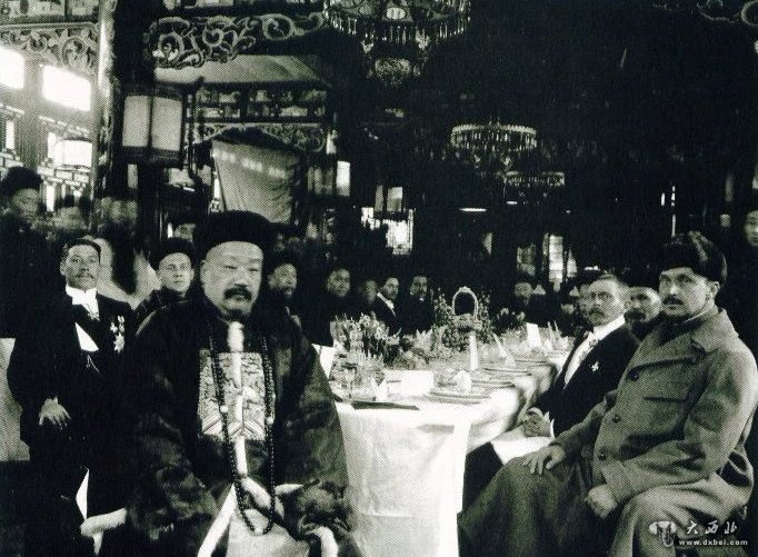 陕甘总督升允（左）上专奏折报成立甘肃法政
