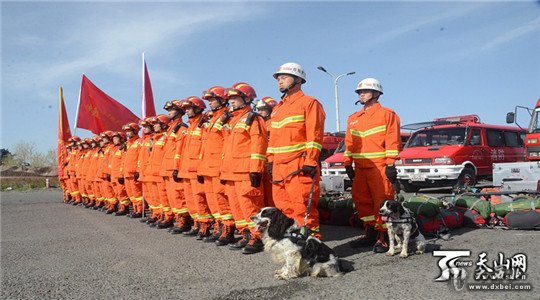 新疆消防总队组织开展跨区域地震救援实战演练