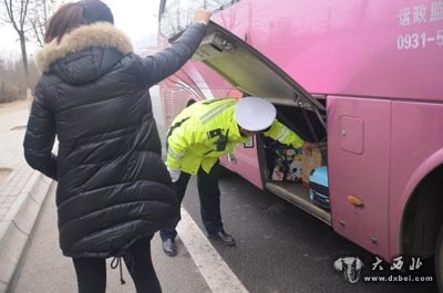 东岗交警开展节后返程高峰交通安全大检查