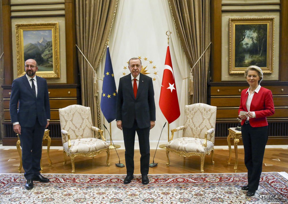 土耳其总统下令宣布西